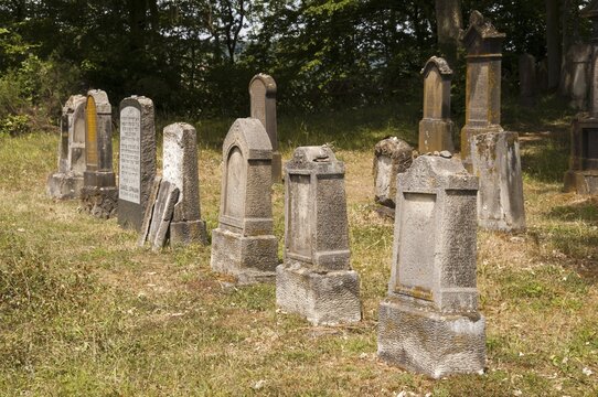 Jewish cemetery, gravestones in the form of stelae, partly decorated with acroteria, Beilstein, Moselle valley, Rhineland-Palatinate, Germany