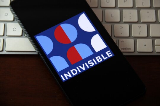 Indivisible - Movimento e organiza&ccedil;&atilde;o progressista nos Estados Unidos iniciado em 2016 como uma rea&ccedil;&atilde;o &agrave; elei&ccedil;&atilde;o de Donald Trump como presidente dos Estados Unidos . 