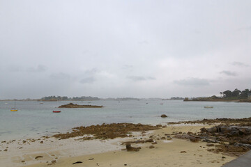 Joli paysage  de mer en Bretagne au passage d'un orage