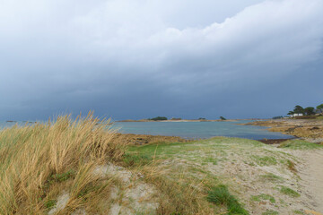 Joli paysage  de mer en Bretagne au passage d'un orage