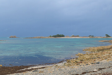Joli paysage  de mer en Bretagne au passage d'un orage