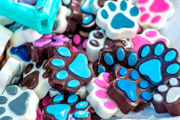patitas de perro de chocolate, huellitas de chocolate, figuras de chocolate, dulces artesanales,...