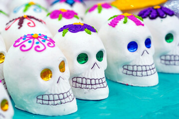 calaverita de azúcar, calaveritas de azúcar, dulce tradicional mexicano, dulce típico mexicano, día de muertos, altar de muertos, ofrenda, tradición mexicana, cultura mexicana, artesanía mexicana, art