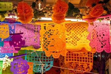 papel picado, papel picado de plástico, decoración mexicana, decoración de día de muertos, día de muertos, altar de muertos, ofrenda, tradición mexicana, cultura mexicana, fiesta mexicana, arte popula