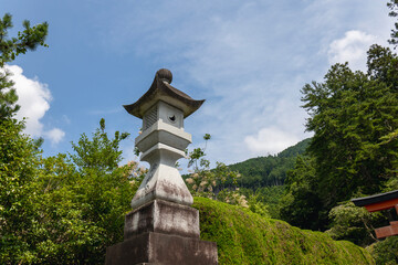 奈良県／天河大弁財天の石灯籠（2025年8月28日撮影）