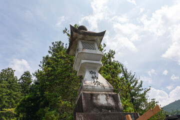 奈良県／天河大弁財天の石灯籠（2025年8月28日撮影）