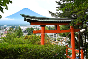 Fototapeta premium Scenic View of Mount Fuji at Arakura Sengen Shrine, Yamanashi, Japan