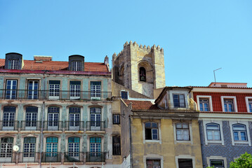 Lisbon Cathedral (Sé de Lisboa) stands out among the buildings of the Alfama district.