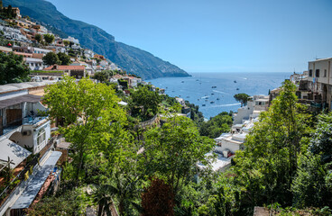 Obraz premium Cliffside view from Positano, Amalfi Coast, Italy, highlighting the coastal Mediterranean atmosphere with the fresh blue hues of the sky and Tyrrhenian Sea in the distance - 1