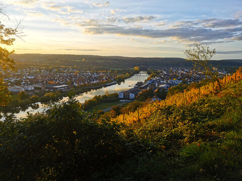 Weinwanderweg zwischen Erlenbach und Klingenberg am Main mit Blick Richtung Erlenbach