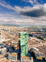Obraz premium Bird's-eye view of the Prime Tower and the city of Zurich with Lake Zurich in the background