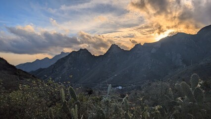 Obraz premium sunset in the mountains