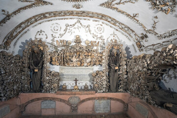 Cripta Frati Cappuccini di Roma. Ossa di scheletri