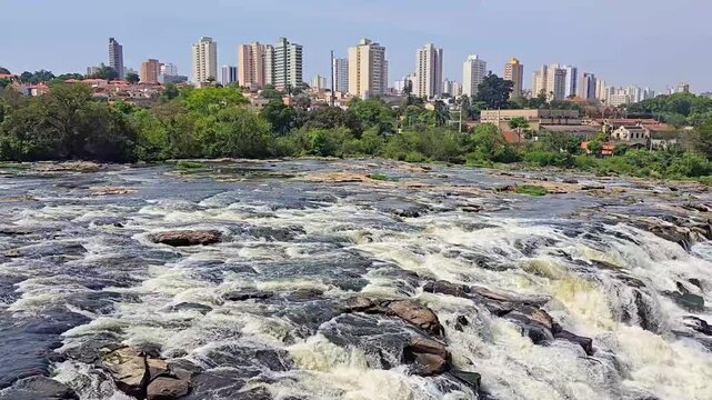 Vista do Rio Piracicaba, SP. - 4K