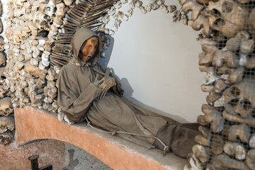 Cripta Frati Cappuccini di Roma. Ossa di scheletri