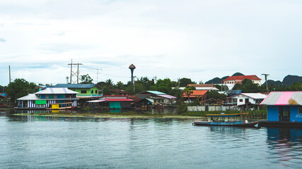 Fototapeta premium kanchanabury thailand river boat scenery landscape traditional architecture 