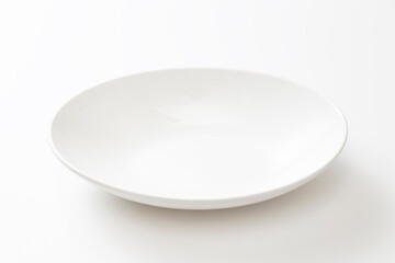 白背景に楕円形の皿