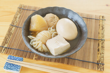 日本の食べ物・おでん【大根・しらたき・たまご・豆腐・鶏団子(鶏つくね)】