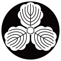家紋です。石持地抜三つ柏といいます。