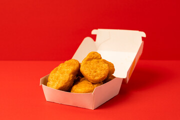 Chicken nuggets in a paper container.  紙容器に入ったチキンナゲット