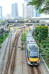 クアラルンプール駅を出発する近郊電車