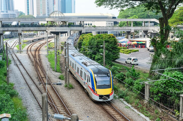 クアラルンプール駅を出発する近郊電車