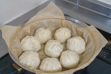 フライパンで肉まんを作る