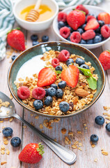 Healthy yogurt granola bowl with fresh berries