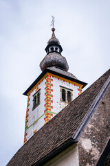 Obraz premium Lake Bohinj bathed in autumn magic. The kingdom of the golden-horned ibex.