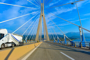 Obraz premium Rio-Andirrio-Brücke bei Patras, Griechenland