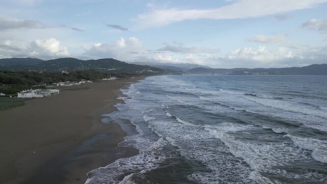 drone, vista su spiaggia nel cilento in inverno
