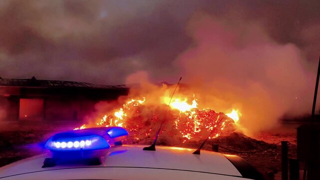 Fuego y presencia policial durante emergencia