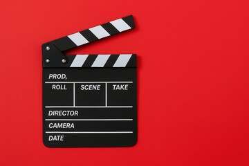 Obraz premium Film production clapperboard studio photography red background close-up view cinematic concept