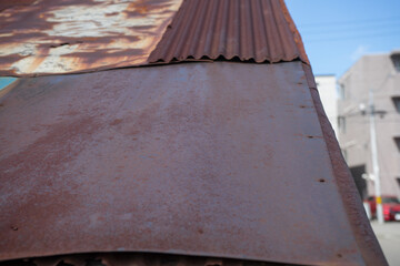 錆びたトタン屋根