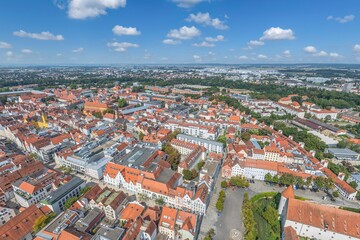 Obraz premium Ausblick ins Stadtzentrum von Ingolstadt rund um das Stadttheater an der Donau