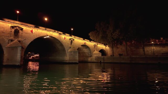 The river la seine by night