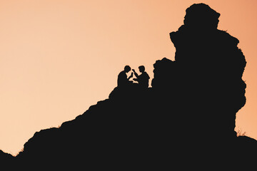 Naklejka premium A couple in love is sitting on a rock and talking