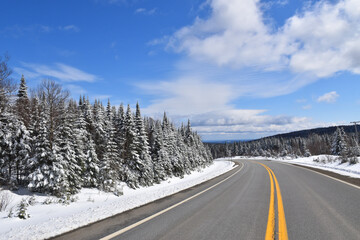 Fototapeta premium A country road in spring, Québec, Canada