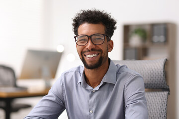 Obraz premium Portrait of handsome man in shirt at workplace