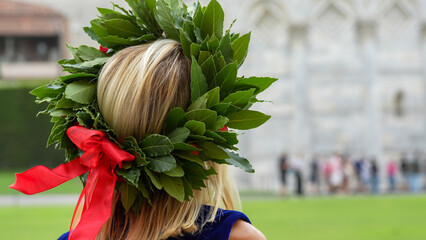 Happy woman with graduation cap enjoying the festive atmosphere at Pisa’s famous landmark