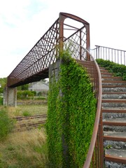 Ancienne passerelle m&eacute;tallique.
