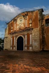 Fototapeta premium primera edifico de la universidad autonoma de santo domingo
