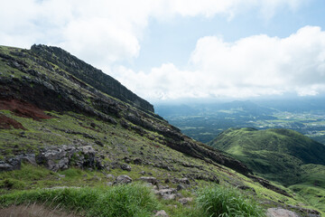 Fototapeta premium 阿蘇山中岳山頂へ行く登山路から見た景色