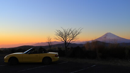 箱根大観山にドライブに行った愛車と富士山