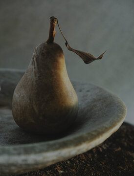 stilllife   marble pear   real leaf  fruit vision  