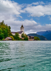Fototapeta premium St. Wolfgang Church viewed from the picturesque Lake Wolfgangsee, Austria
