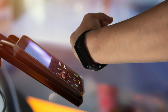 Contactless payment with smart watch-bracelet