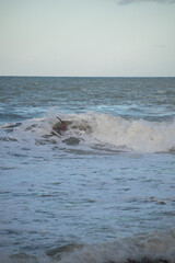 Fototapeta premium itacare, bahia, brazil, tropical, paradise, nature, sunlight, sea, ocean, coast, landscape, travel, tourism, green, blue, yellow, summer, beach, sand, wave, horizon, sunlight, sunlightreflection, exo 