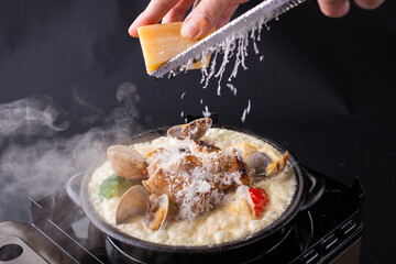 チキンと魚介のチーズフォンデュ