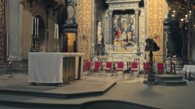 Blurred church interior background with shallow bokeh focus on altar area and soft defocused ornate details; backdrop copyspace backplate calm.